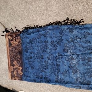 2 scarves never worn